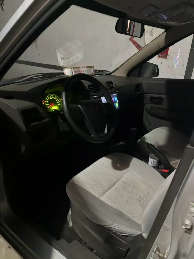 2021 WuLing HongGuang 1.5L 99HP L4 6MT,autocango,china used car exporter,china ev exporter,chinese used car exporter,chinese used ev exporter