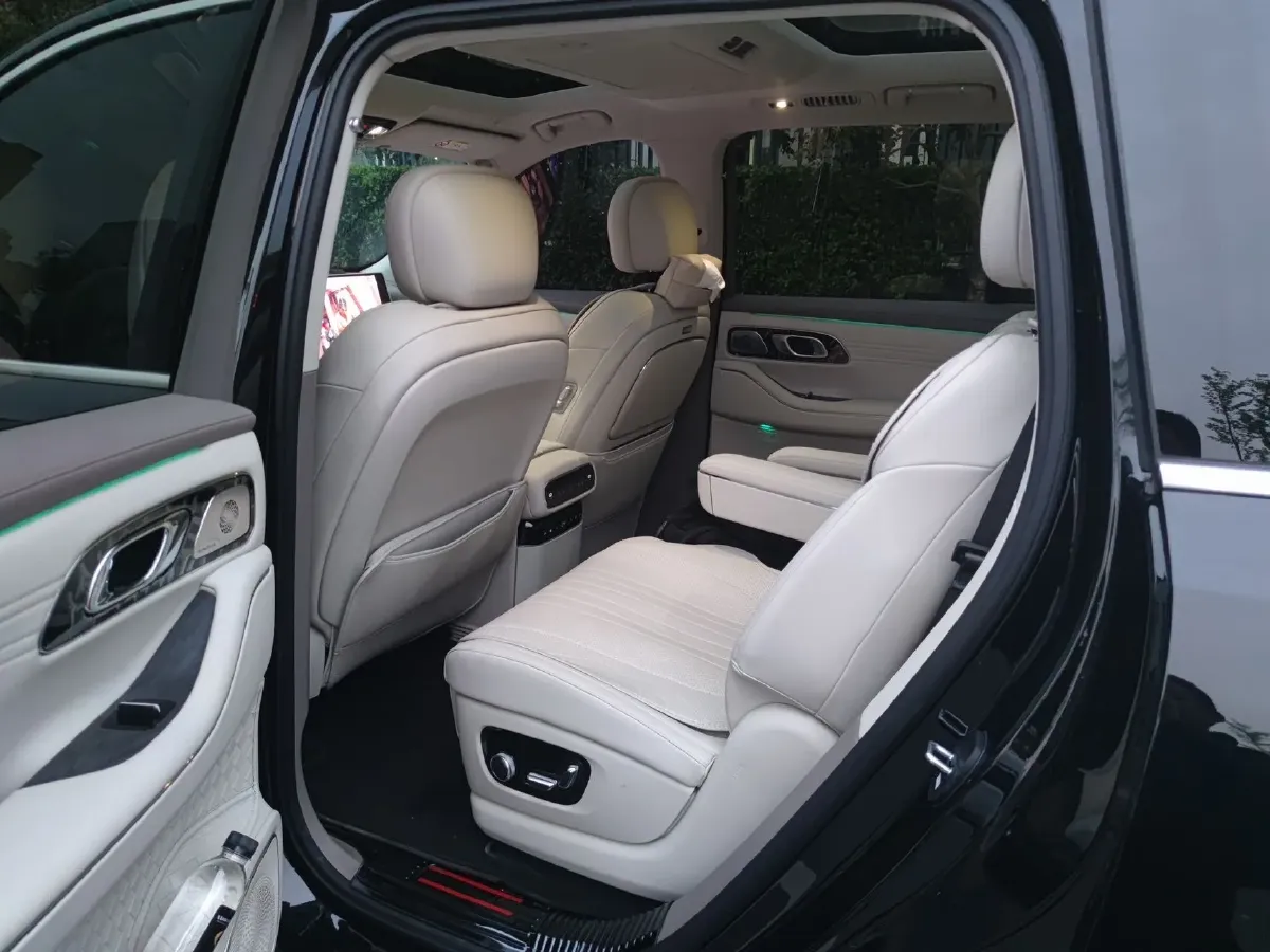 2025 Volkswagen Tiguan L 2.0T 220HP L4 7DCT,autocango,china used car exporter,china ev exporter,chinese used car exporter,chinese used ev exporter