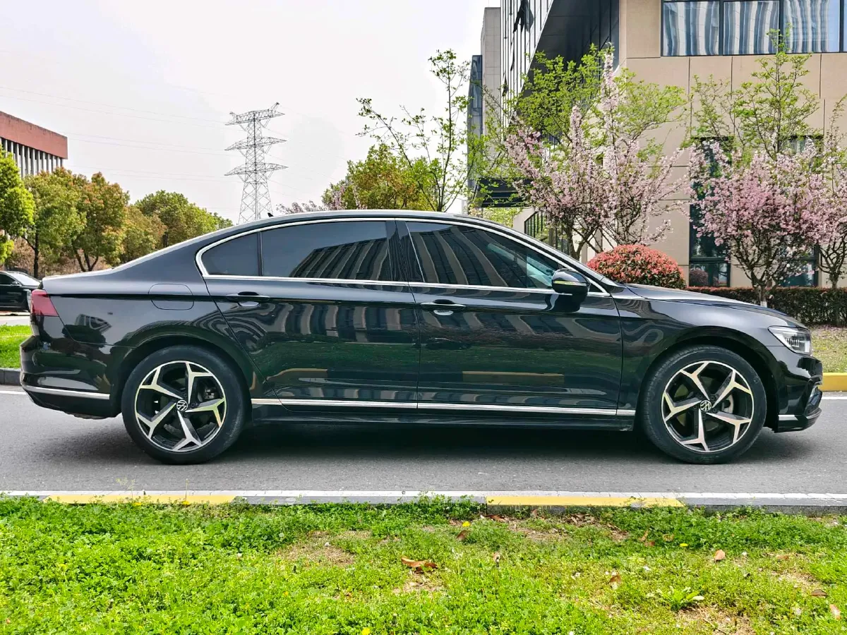 2023 Volkswagen Magotan 2.0T 186HP L4 7DCT,autocango,china used car exporter,china ev exporter,chinese used car exporter,chinese used ev exporter