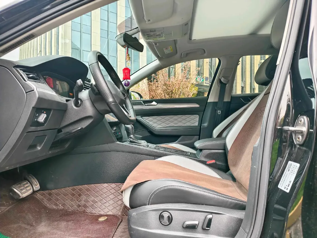 2023 Volkswagen Magotan 2.0T 186HP L4 7DCT,autocango,china used car exporter,china ev exporter,chinese used car exporter,chinese used ev exporter