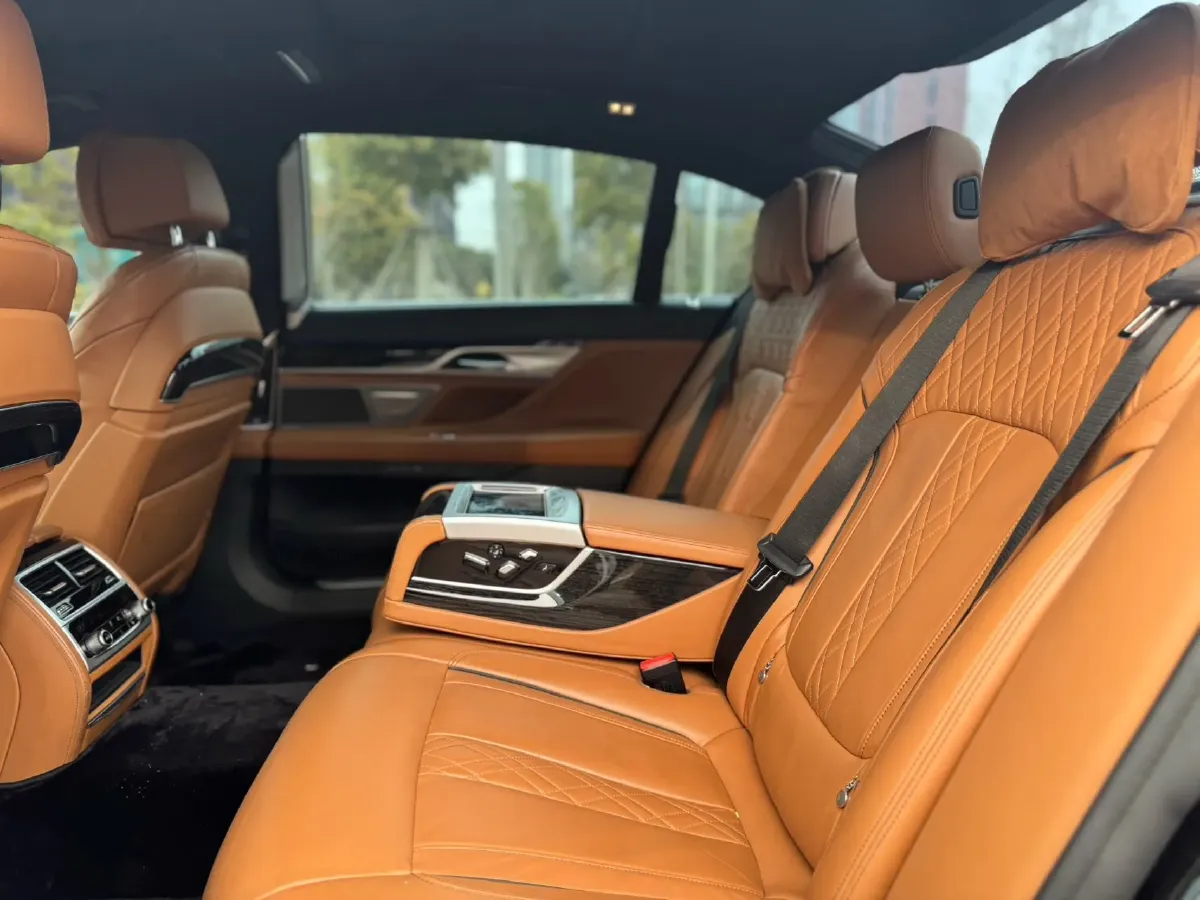 2019 BMW 7 Series 2.0T 265HP L4 8AT,autocango,china used car exporter,china ev exporter,chinese used car exporter,chinese used ev exporter