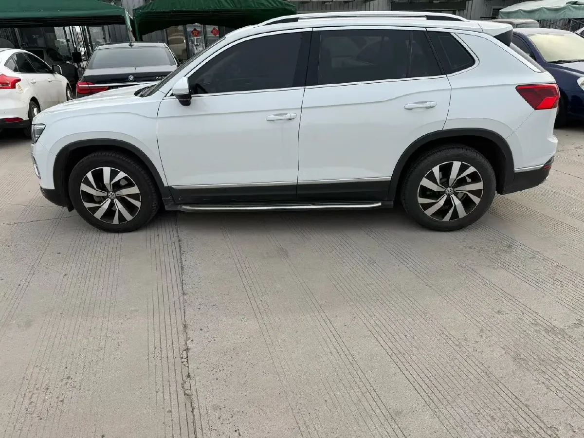 2019 Jeep Cherokee 2.0T 234HP L4 9AT,autocango,china used car exporter,china ev exporter,chinese used car exporter,chinese used ev exporter