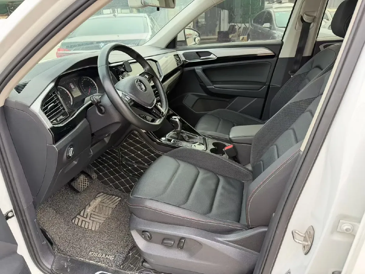 2019 Jeep Cherokee 2.0T 234HP L4 9AT,autocango,china used car exporter,china ev exporter,chinese used car exporter,chinese used ev exporter