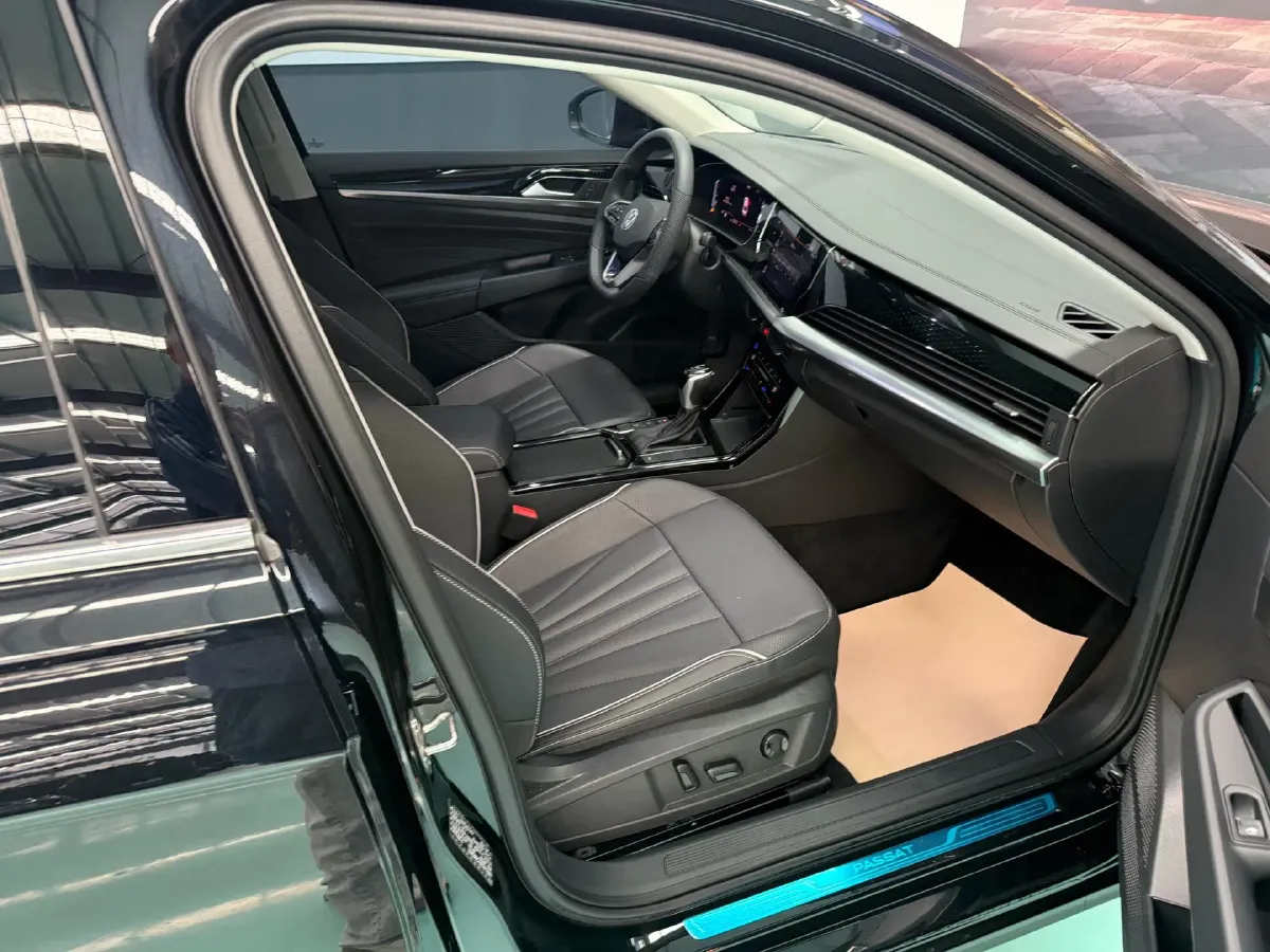 2024 Volkswagen Passat 2.0T 220HP L4 7DCT,autocango,china used car exporter,china ev exporter,chinese used car exporter,chinese used ev exporter