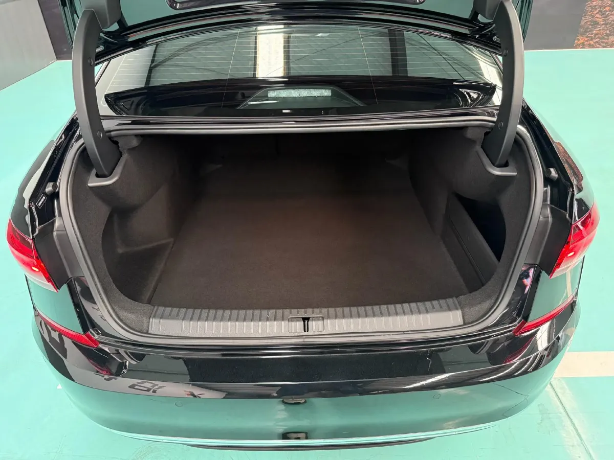 2024 Volkswagen Passat 2.0T 220HP L4 7DCT,autocango,china used car exporter,china ev exporter,chinese used car exporter,chinese used ev exporter