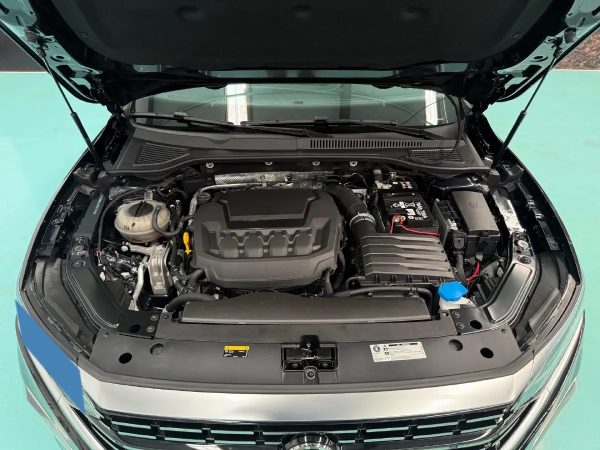 2024 Volkswagen Passat 2.0T 220HP L4 7DCT,autocango,china used car exporter,china ev exporter,chinese used car exporter,chinese used ev exporter