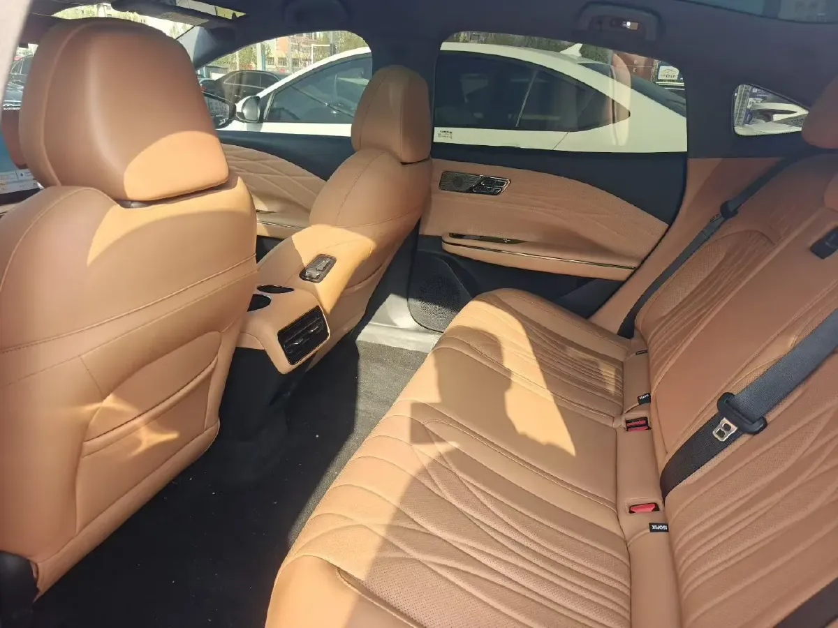 2025 Geely Galaxy Starshine 8 1.5T 163HP L4 3DHT PHEV 27.69KWH,autocango,china used car exporter,china ev exporter,chinese used car exporter,chinese used ev exporter