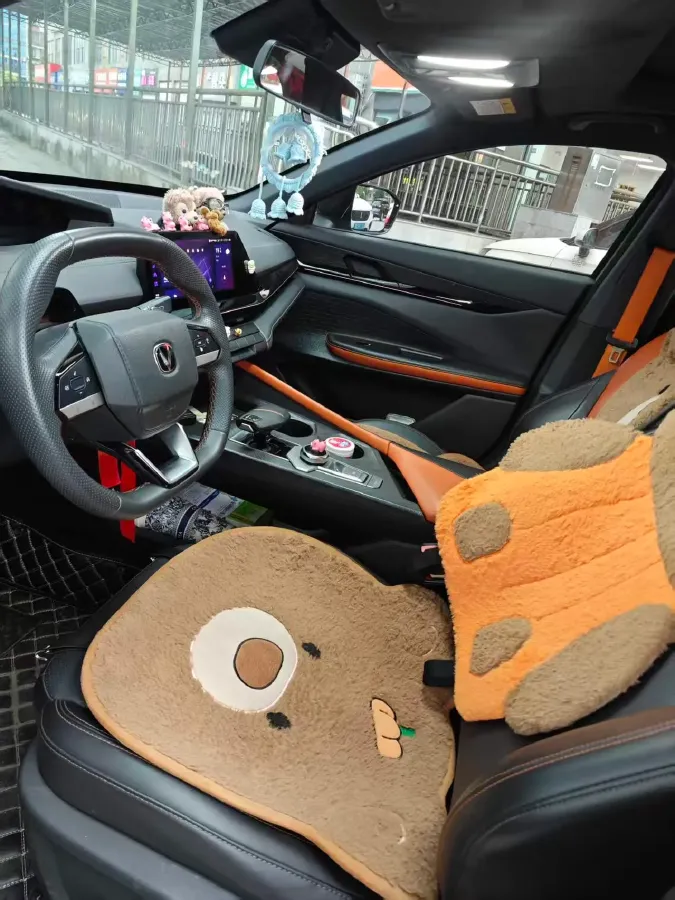 2022 ChangAn UNI-V 1.5T 188HP L4 7DCT,autocango,china used car exporter,china ev exporter,chinese used car exporter,chinese used ev exporter