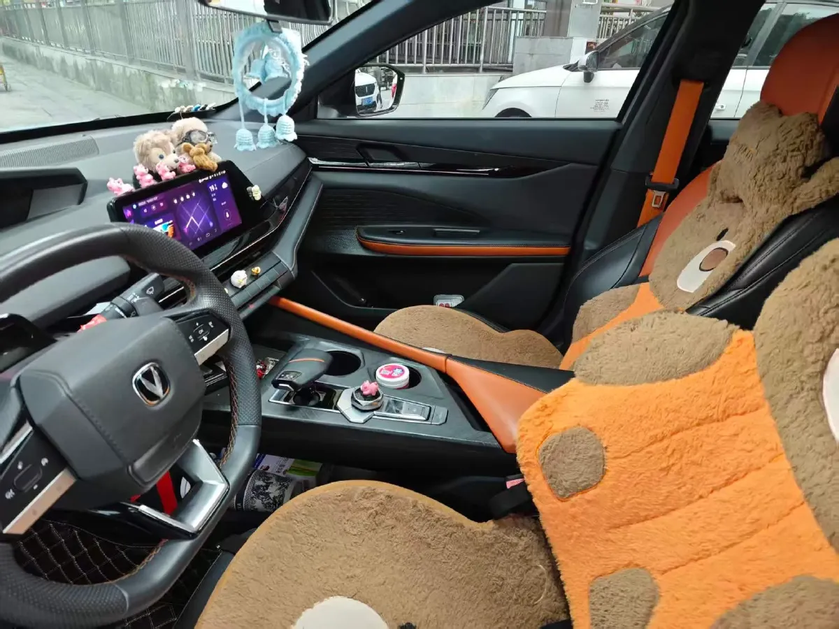 2022 ChangAn UNI-V 1.5T 188HP L4 7DCT,autocango,china used car exporter,china ev exporter,chinese used car exporter,chinese used ev exporter