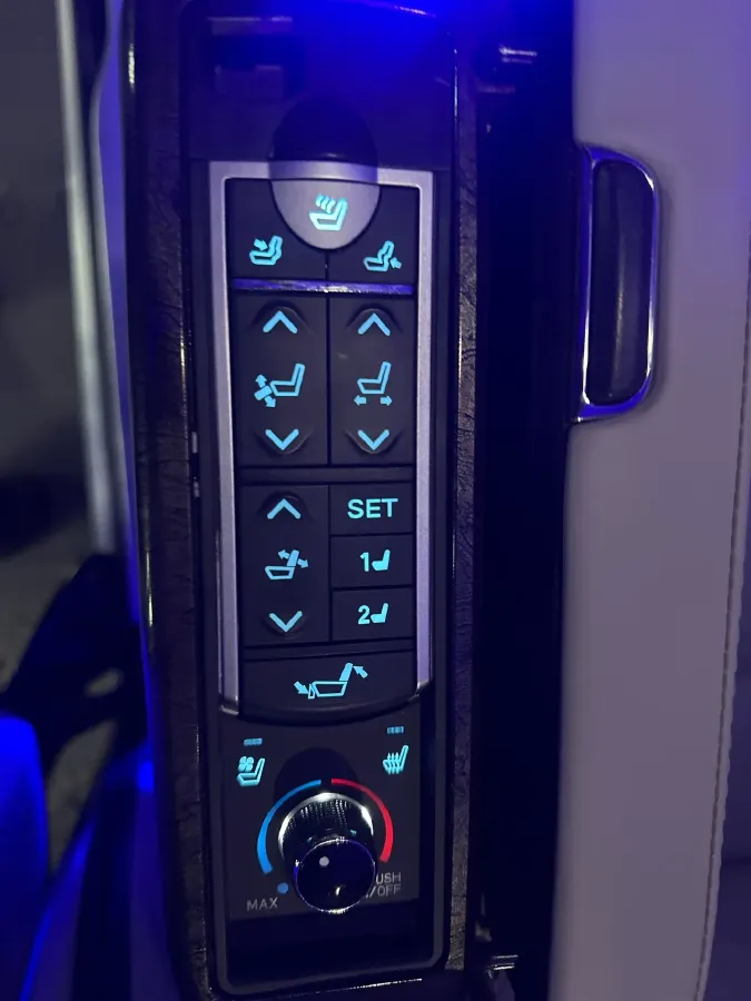 2023 Buick GL8 2.0T 237HP L4 9AT,autocango,china used car exporter,china ev exporter,chinese used car exporter,chinese used ev exporter