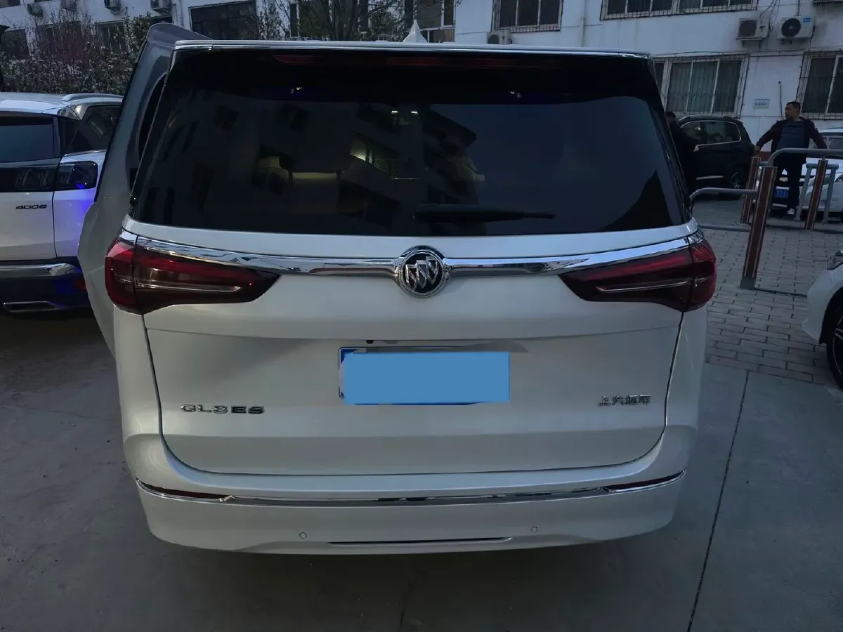 2023 Buick GL8 2.0T 237HP L4 9AT,autocango,china used car exporter,china ev exporter,chinese used car exporter,chinese used ev exporter