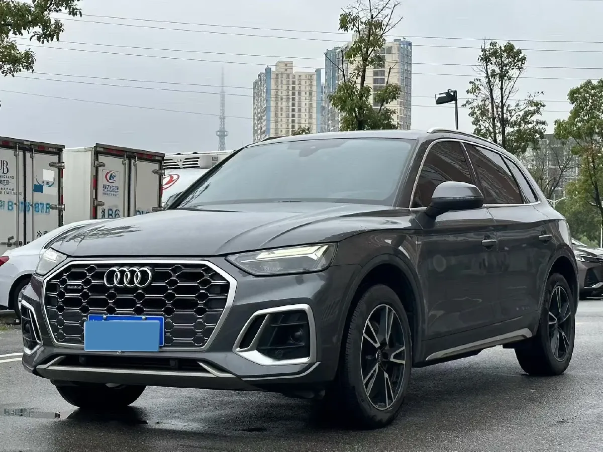 2023 Audi Q5L 2.0T 190HP L4 7DCT,autocango,china used car exporter,china ev exporter,chinese used car exporter,chinese used ev exporter