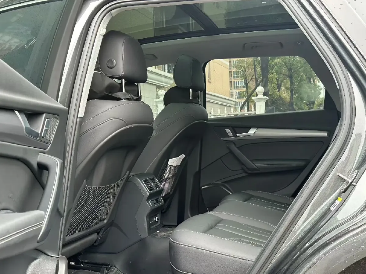 2023 Audi Q5L 2.0T 190HP L4 7DCT,autocango,china used car exporter,china ev exporter,chinese used car exporter,chinese used ev exporter