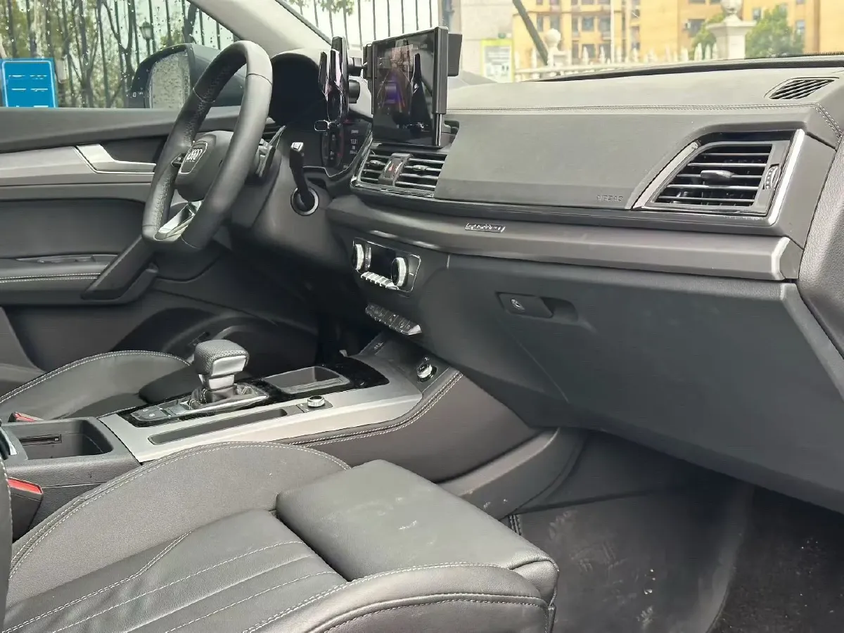 2023 Audi Q5L 2.0T 190HP L4 7DCT,autocango,china used car exporter,china ev exporter,chinese used car exporter,chinese used ev exporter