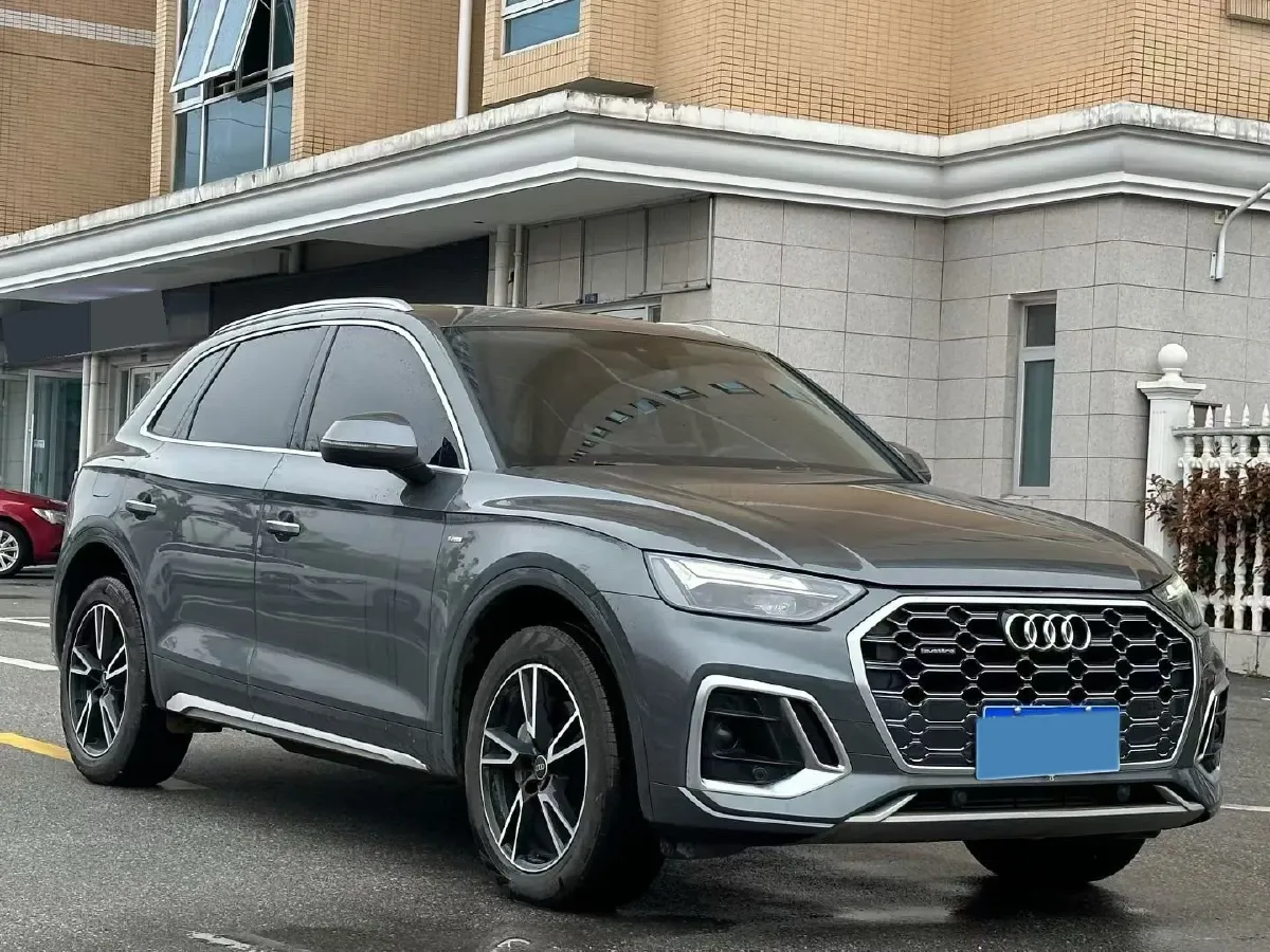 2023 Audi Q5L 2.0T 190HP L4 7DCT,autocango,china used car exporter,china ev exporter,chinese used car exporter,chinese used ev exporter