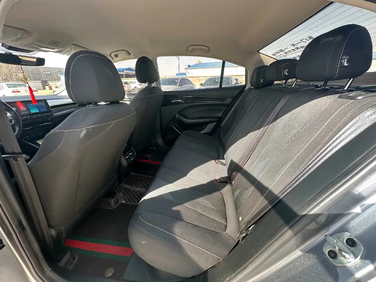 2021 Roewe i5 1.5L 120HP L4 5MT,autocango,china used car exporter,china ev exporter,chinese used car exporter,chinese used ev exporter