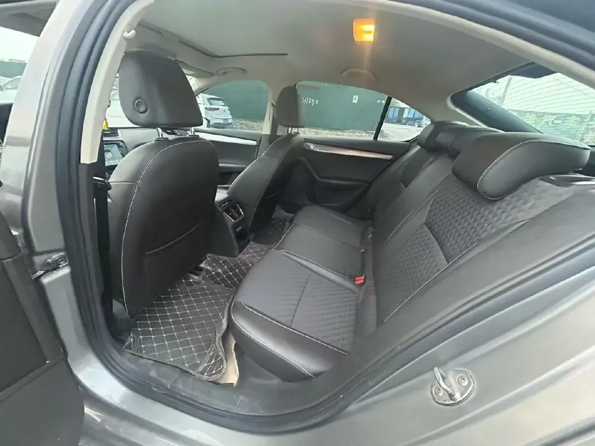 2018 Skoda Octavia 1.2T 116HP L4 7DCT,autocango,china used car exporter,china ev exporter,chinese used car exporter,chinese used ev exporter