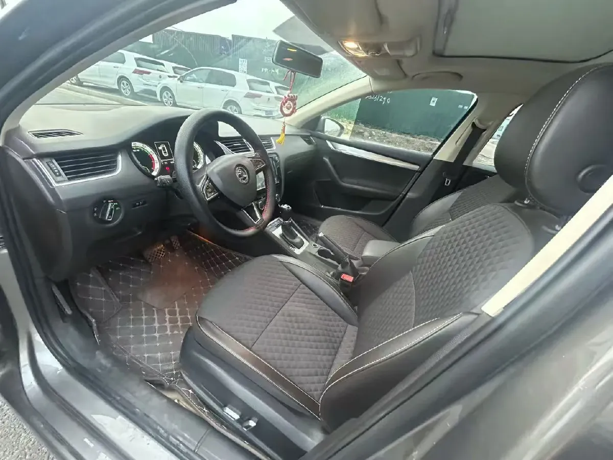 2018 Skoda Octavia 1.2T 116HP L4 7DCT,autocango,china used car exporter,china ev exporter,chinese used car exporter,chinese used ev exporter