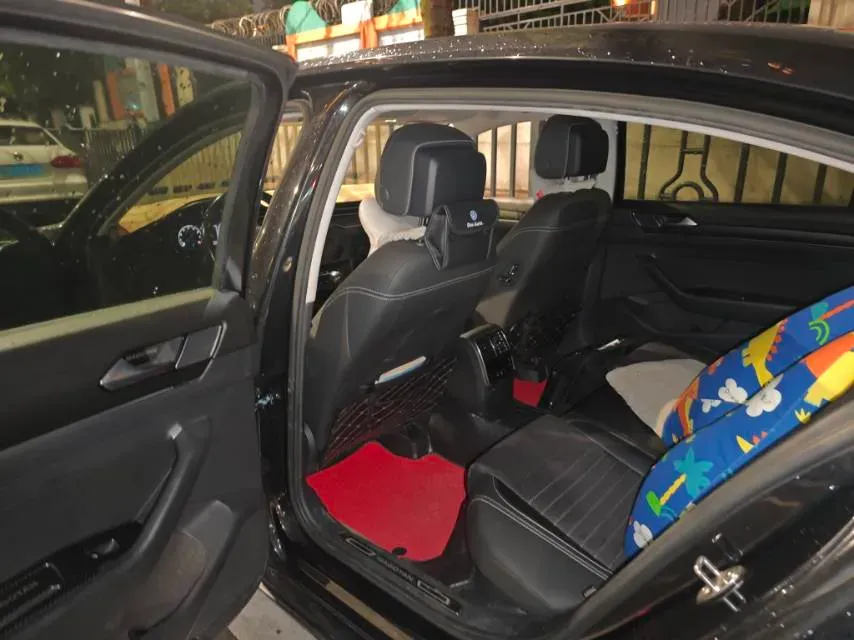 2020 Volkswagen Magotan 2.0T 186HP L4 7DCT,autocango,china used car exporter,china ev exporter,chinese used car exporter,chinese used ev exporter