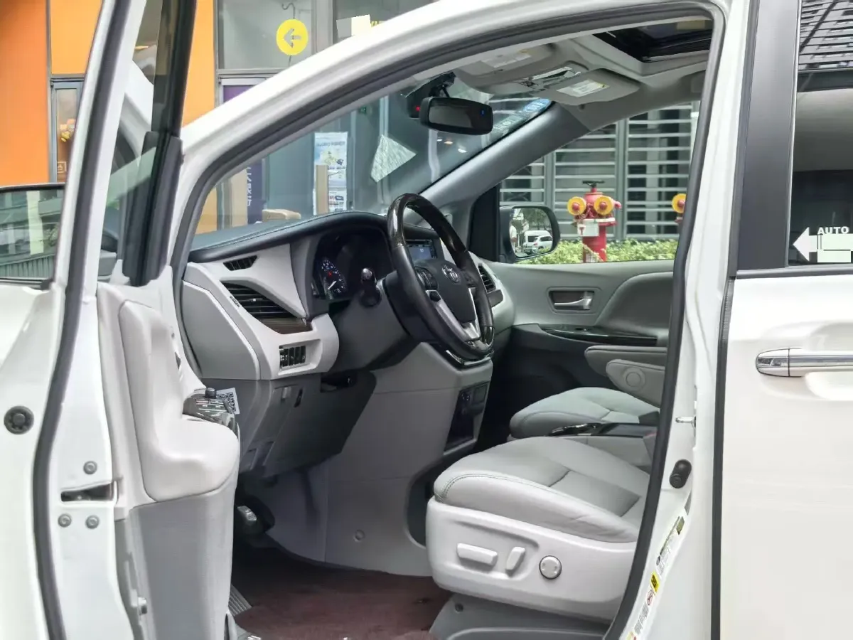 2018 Toyota Highlander 2.0T 220HP L4 6AT,autocango,china used car exporter,china ev exporter,chinese used car exporter,chinese used ev exporter