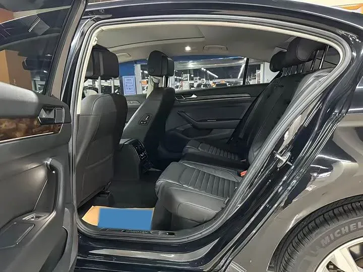 2019 Volkswagen Magotan 2.0T 186HP L4 7DCT,autocango,china used car exporter,china ev exporter,chinese used car exporter,chinese used ev exporter