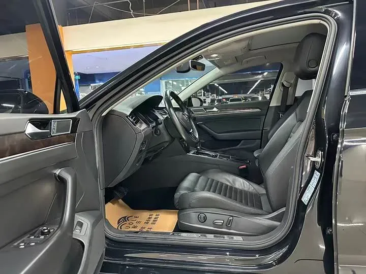 2019 Volkswagen Magotan 2.0T 186HP L4 7DCT,autocango,china used car exporter,china ev exporter,chinese used car exporter,chinese used ev exporter