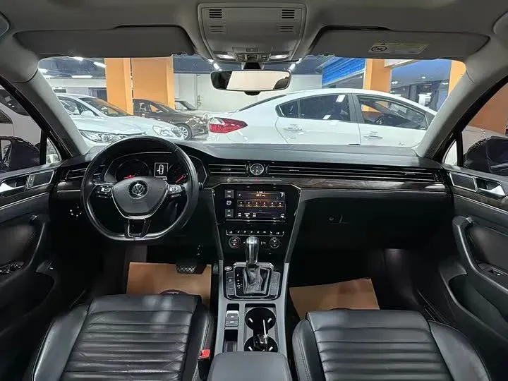 2019 Volkswagen Magotan 2.0T 186HP L4 7DCT,autocango,china used car exporter,china ev exporter,chinese used car exporter,chinese used ev exporter