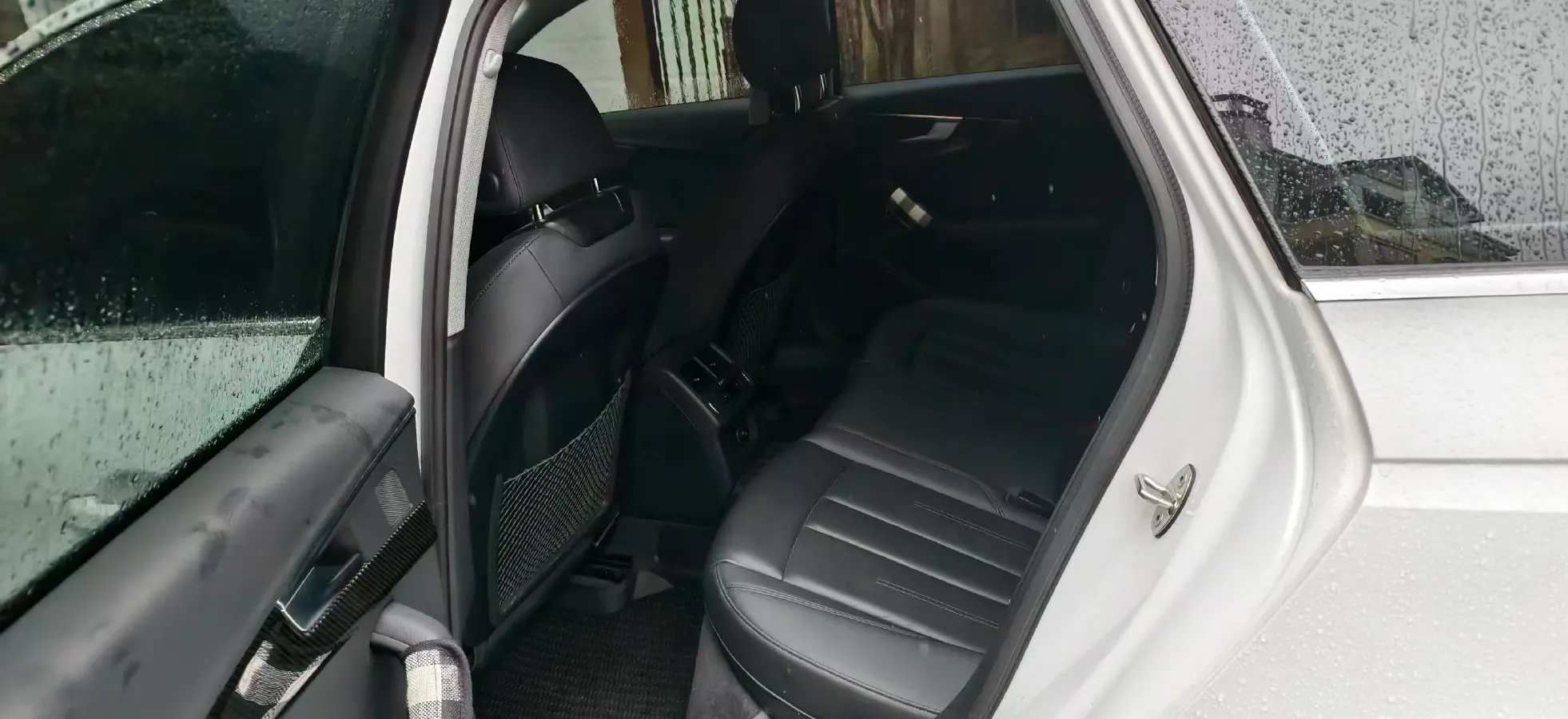 2021 Audi A4 2.0T 204HP L4 7DCT,autocango,china used car exporter,china ev exporter,chinese used car exporter,chinese used ev exporter