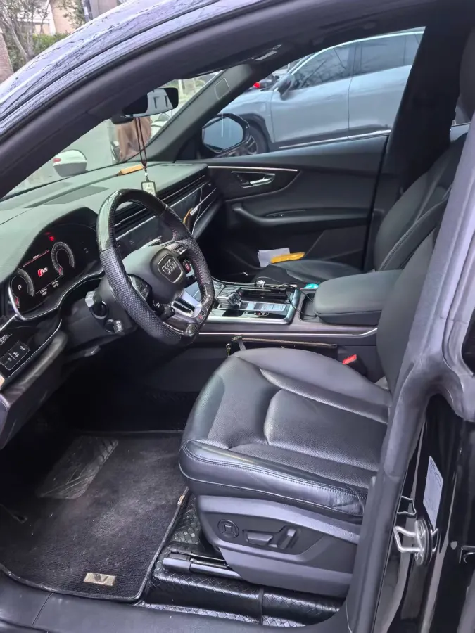 2022 Audi Q8 3.0T 340HP V6 8AT,autocango,china used car exporter,china ev exporter,chinese used car exporter,chinese used ev exporter