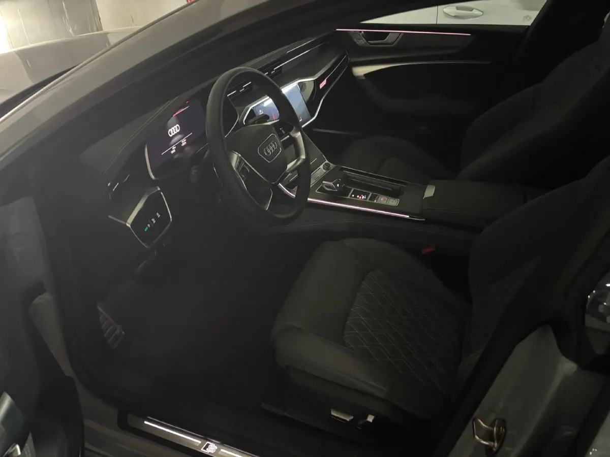 2024 Audi A7L 3.0T 340HP V6 7DCT,autocango,china used car exporter,china ev exporter,chinese used car exporter,chinese used ev exporter