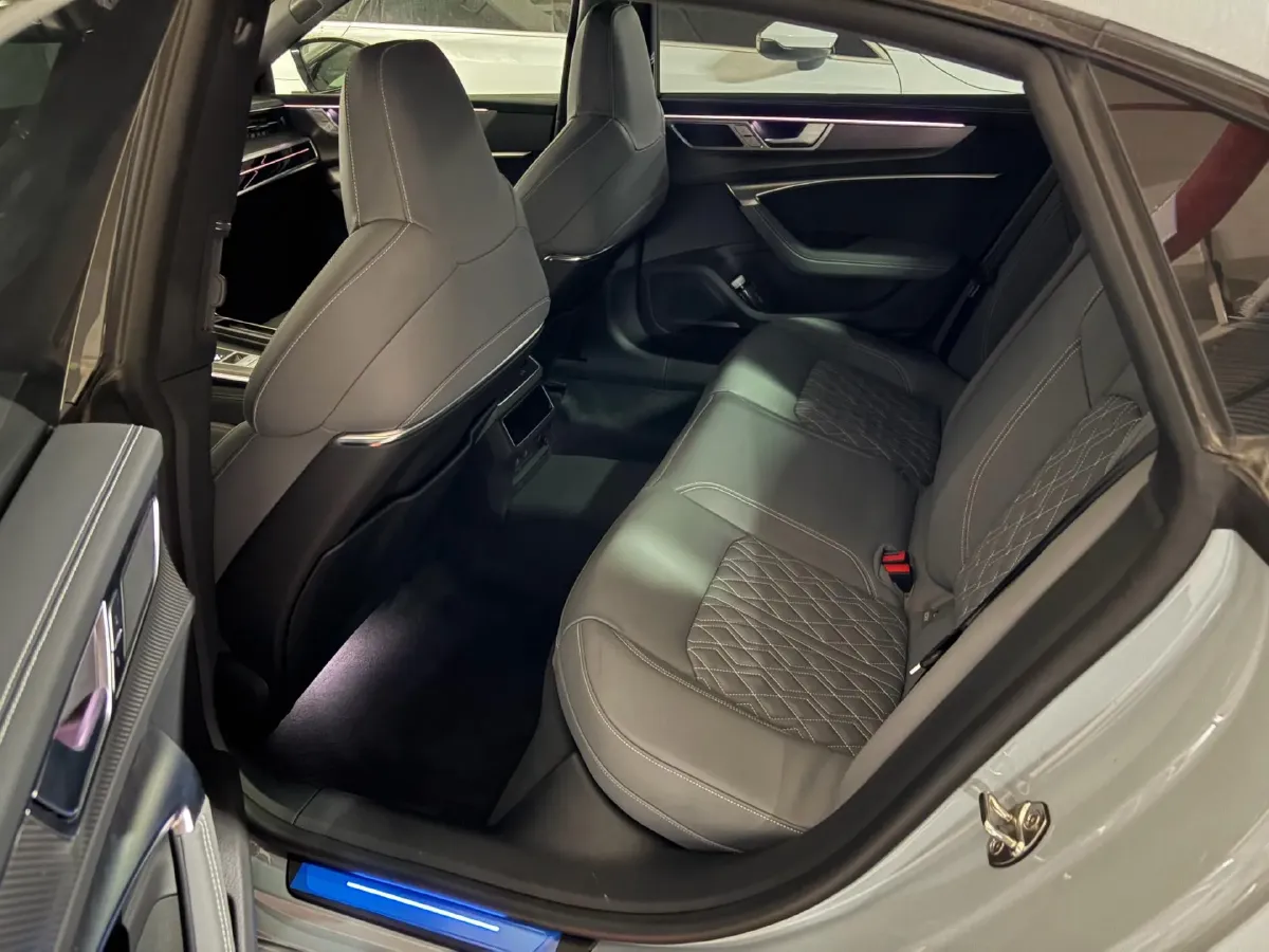 2024 Audi A7L 3.0T 340HP V6 7DCT,autocango,china used car exporter,china ev exporter,chinese used car exporter,chinese used ev exporter