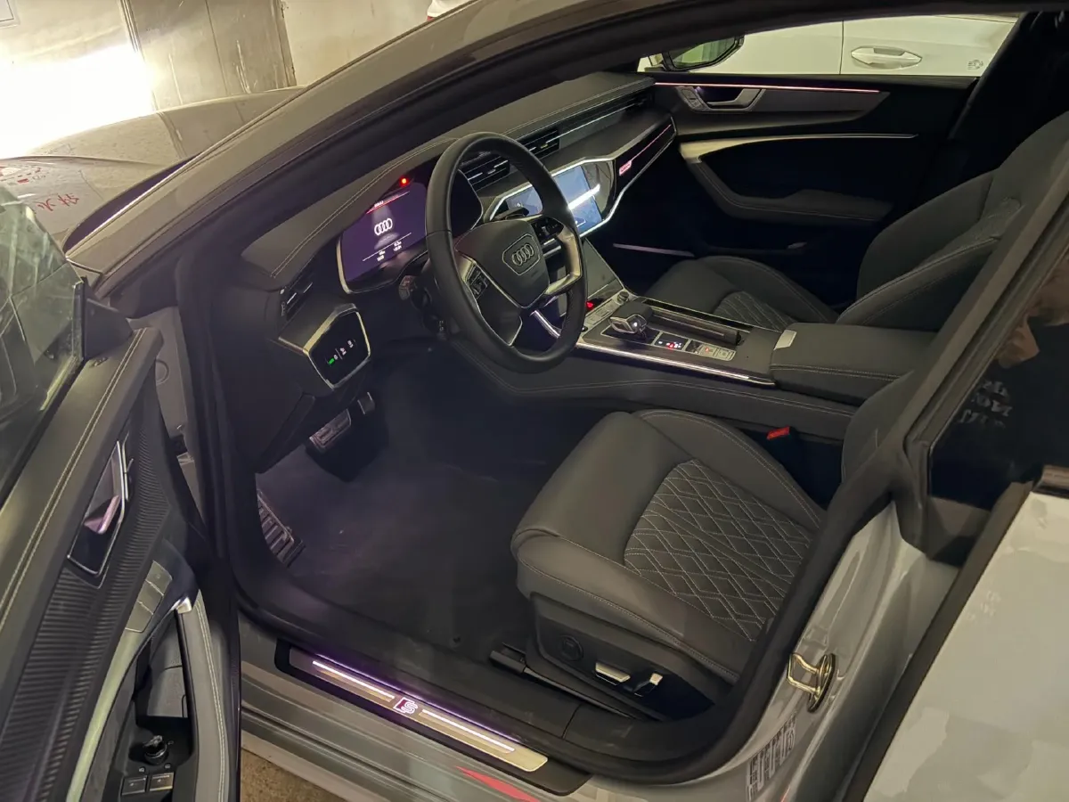 2024 Audi A7L 3.0T 340HP V6 7DCT,autocango,china used car exporter,china ev exporter,chinese used car exporter,chinese used ev exporter