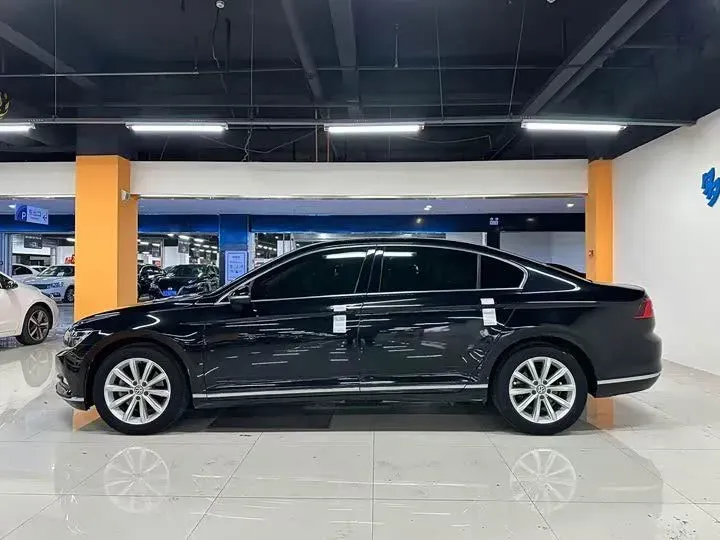 2018 Volkswagen Magotan 1.8T 180HP L4 7DCT,autocango,china used car exporter,china ev exporter,chinese used car exporter,chinese used ev exporter