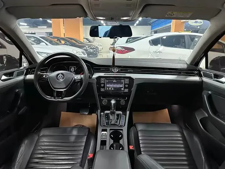 2018 Volkswagen Magotan 1.8T 180HP L4 7DCT,autocango,china used car exporter,china ev exporter,chinese used car exporter,chinese used ev exporter