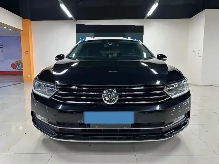 2018 Volkswagen Magotan 1.8T 180HP L4 7DCT,autocango,china used car exporter,china ev exporter,chinese used car exporter,chinese used ev exporter