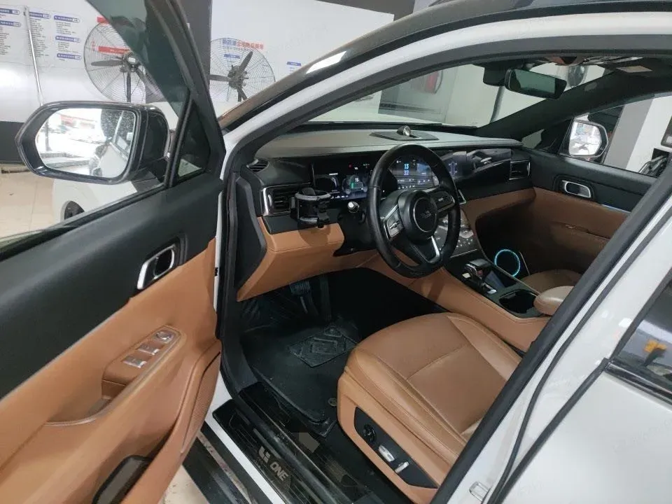 2021 Li ONE Range Extended 131HP REEV 40.5KWH,autocango,china used car exporter,china ev exporter,chinese used car exporter,chinese used ev exporter