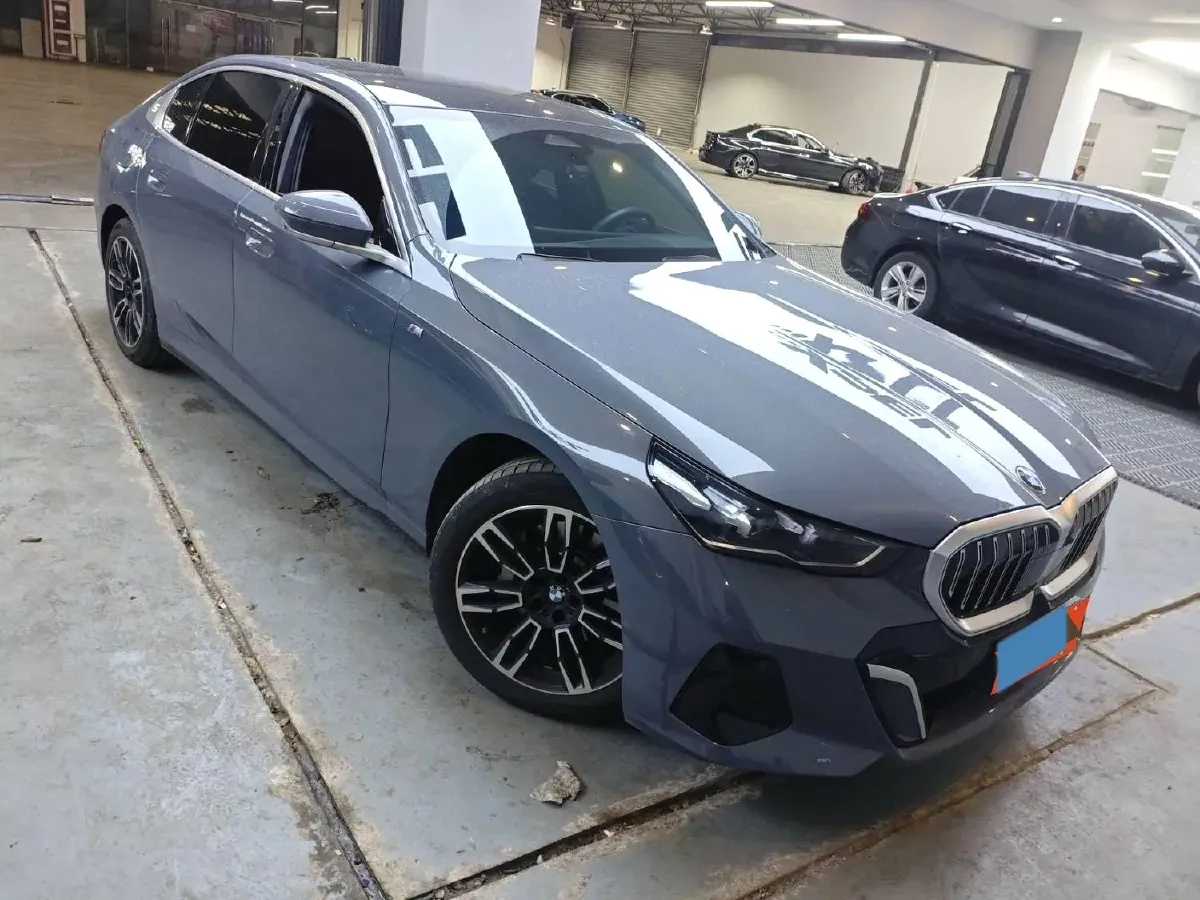 2024 BMW 5 Series 2.0T 258HP L4 8AT,autocango,china used car exporter,china ev exporter,chinese used car exporter,chinese used ev exporter