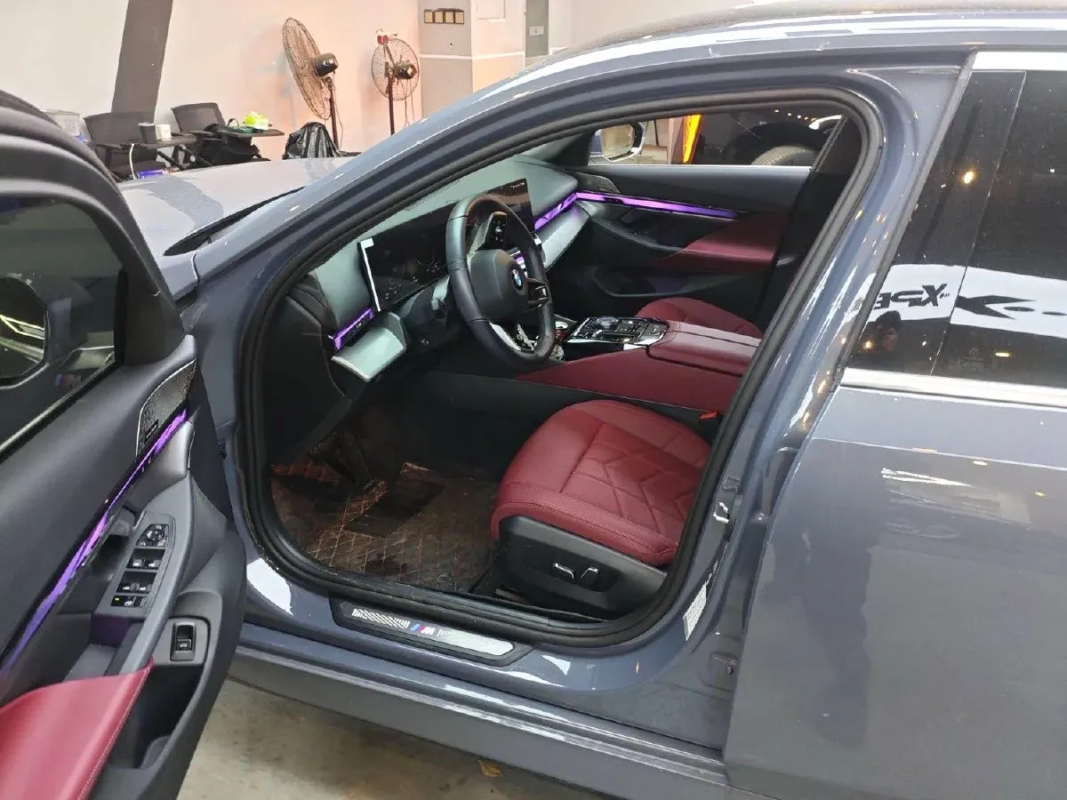 2024 BMW 5 Series 2.0T 258HP L4 8AT,autocango,china used car exporter,china ev exporter,chinese used car exporter,chinese used ev exporter