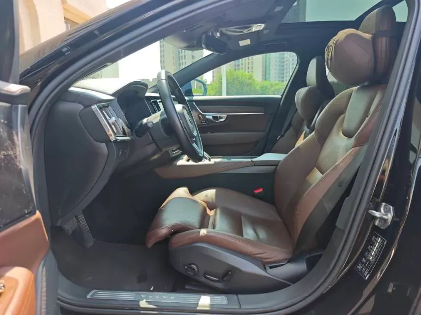 2021 Volvo S90 2.0T 250HP L4 8AT,autocango,china used car exporter,china ev exporter,chinese used car exporter,chinese used ev exporter