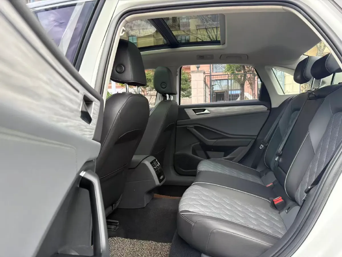 2023 Volkswagen Sagitar 1.2T 116HP L4 7DCT,autocango,china used car exporter,china ev exporter,chinese used car exporter,chinese used ev exporter