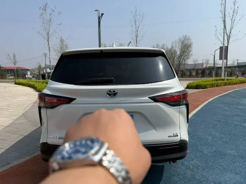 2023 Toyota Sienna 2.5L 189HP L4 E-CVT Hybrid,autocango,china used car exporter,china ev exporter,chinese used car exporter,chinese used ev exporter