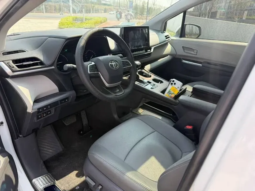 2023 Toyota Sienna 2.5L 189HP L4 E-CVT Hybrid,autocango,china used car exporter,china ev exporter,chinese used car exporter,chinese used ev exporter