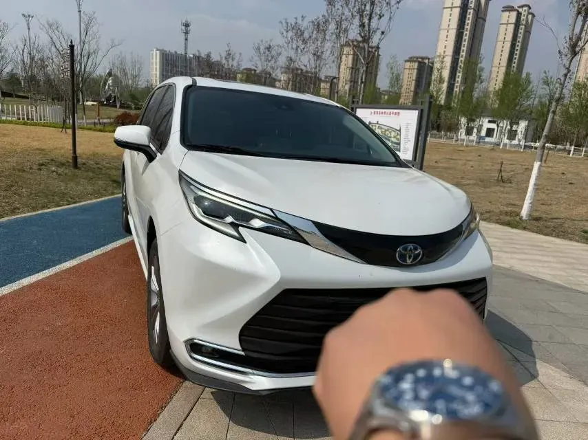 2023 Toyota Sienna 2.5L 189HP L4 E-CVT Hybrid,autocango,china used car exporter,china ev exporter,chinese used car exporter,chinese used ev exporter