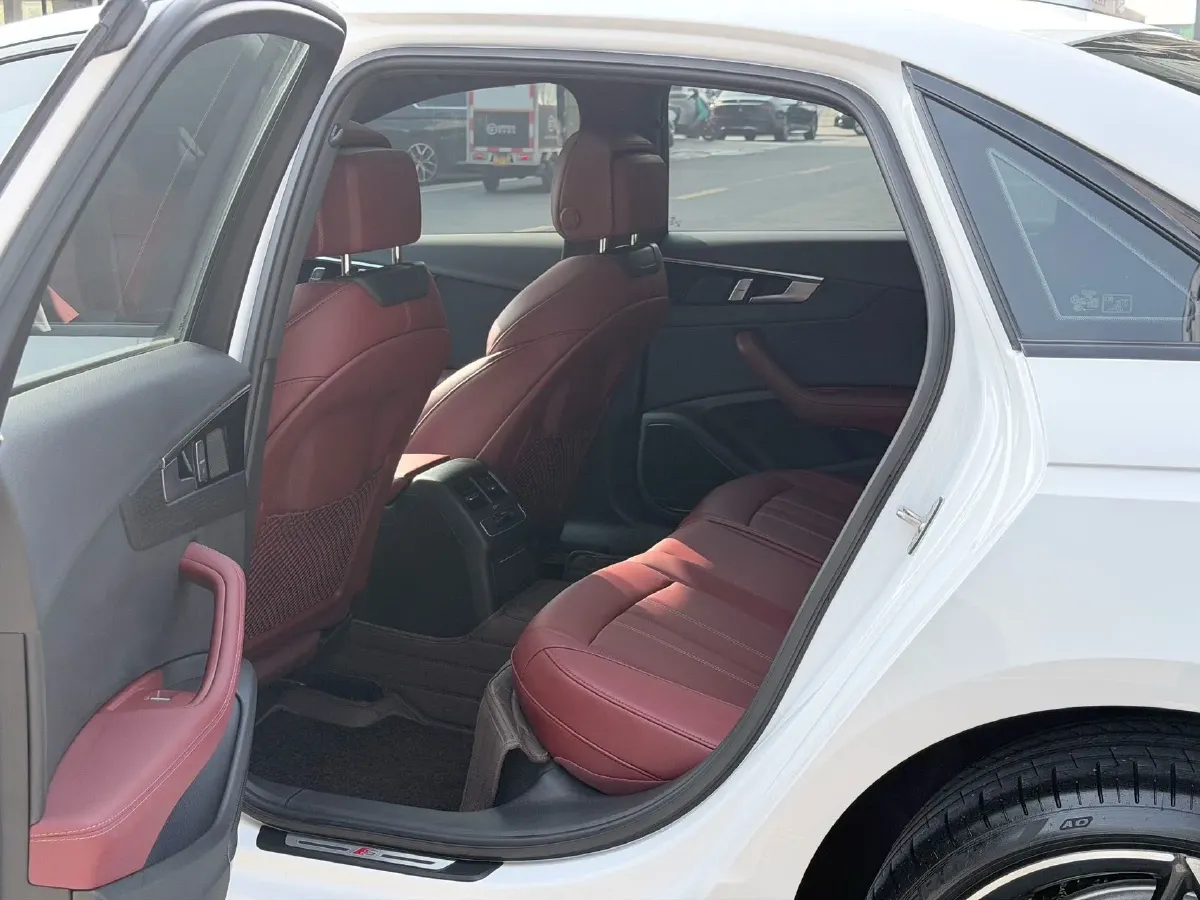 2024 Audi A4L 2.0T 190HP L4 7DCT,autocango,china used car exporter,china ev exporter,chinese used car exporter,chinese used ev exporter