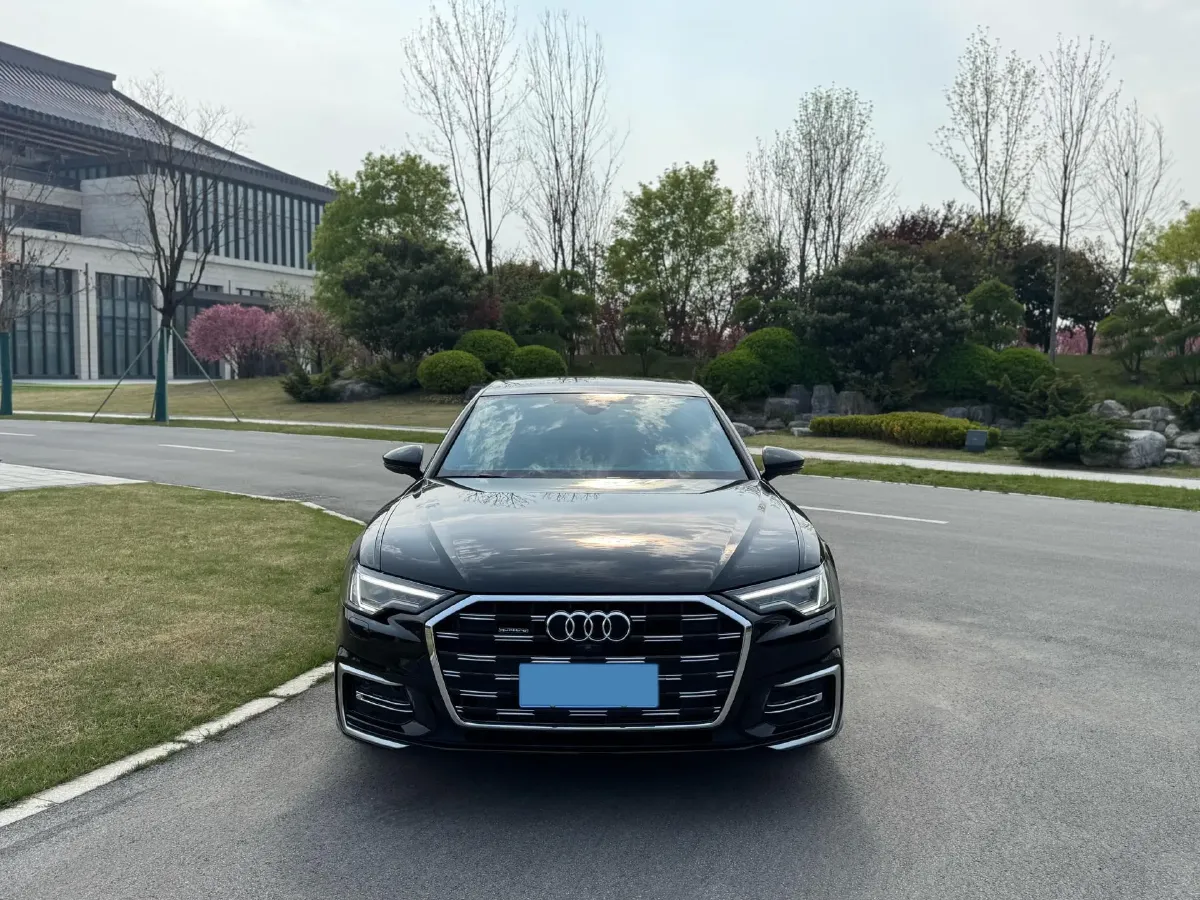 2023 Audi A6L 2.0T 245HP L4 7DCT,autocango,china used car exporter,china ev exporter,chinese used car exporter,chinese used ev exporter