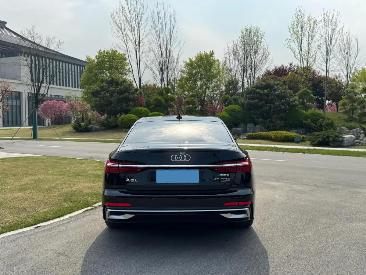 2023 Audi A6L 2.0T 245HP L4 7DCT,autocango,china used car exporter,china ev exporter,chinese used car exporter,chinese used ev exporter