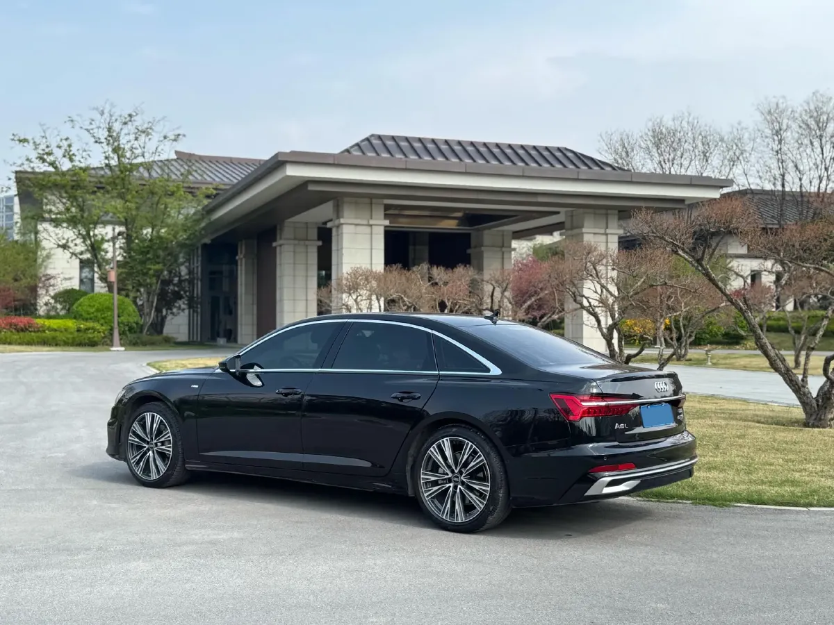 2023 Audi A6L 2.0T 245HP L4 7DCT,autocango,china used car exporter,china ev exporter,chinese used car exporter,chinese used ev exporter