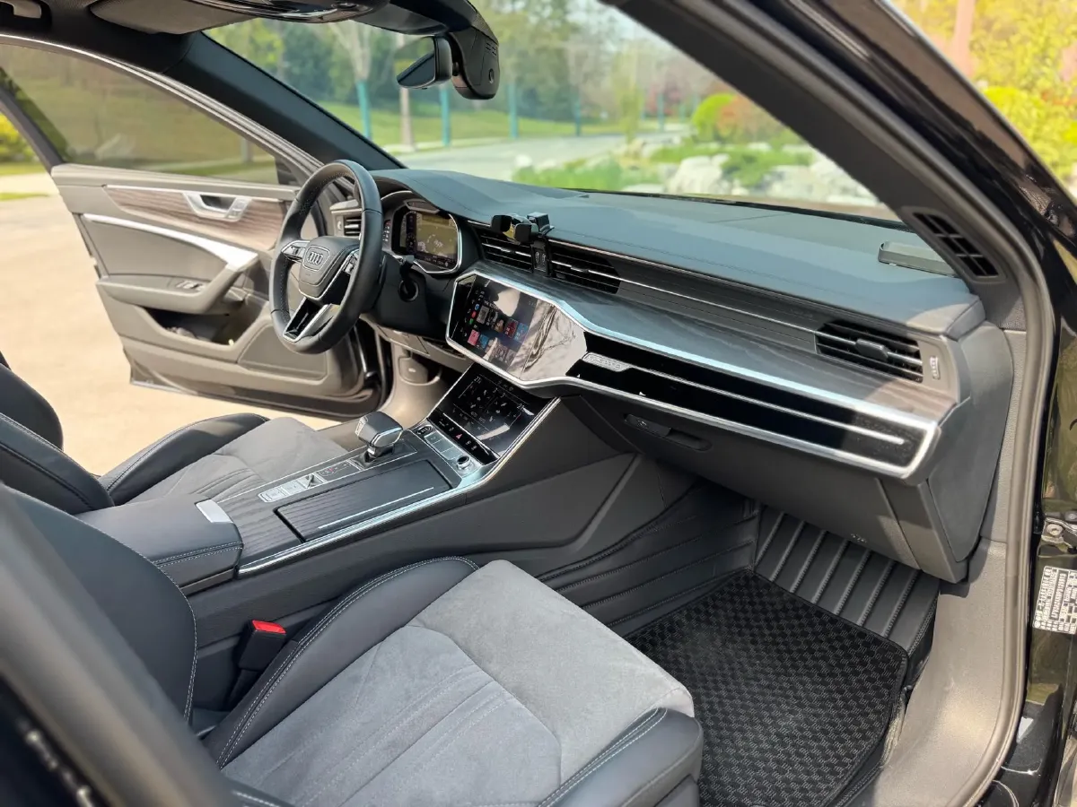 2023 Audi A6L 2.0T 245HP L4 7DCT,autocango,china used car exporter,china ev exporter,chinese used car exporter,chinese used ev exporter