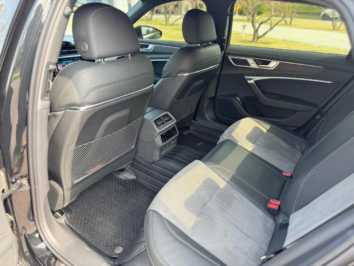 2023 Audi A6L 2.0T 245HP L4 7DCT,autocango,china used car exporter,china ev exporter,chinese used car exporter,chinese used ev exporter