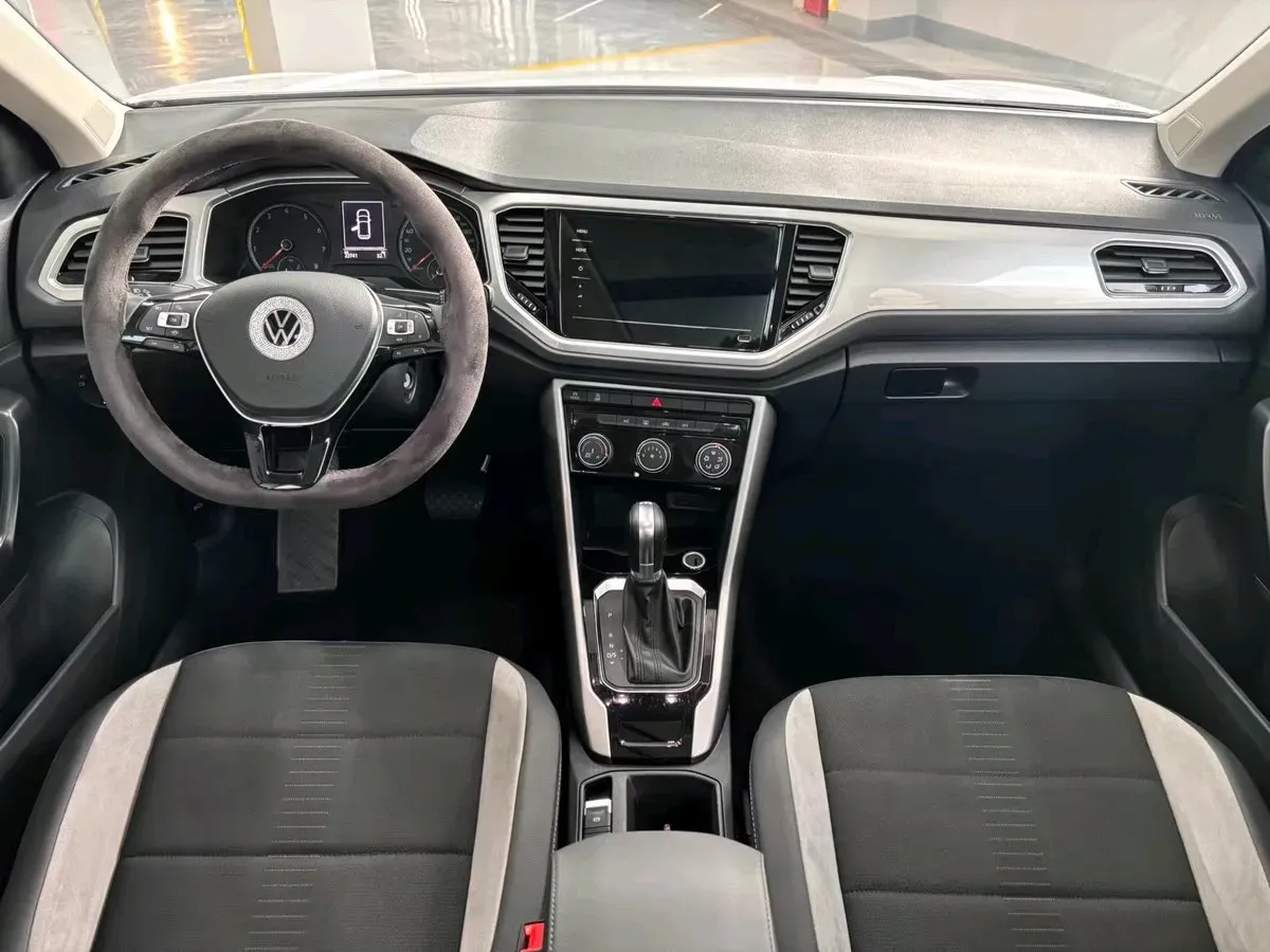 2022 Volkswagen T-Roc 1.4T 150HP L4 7DCT,autocango,china used car exporter,china ev exporter,chinese used car exporter,chinese used ev exporter